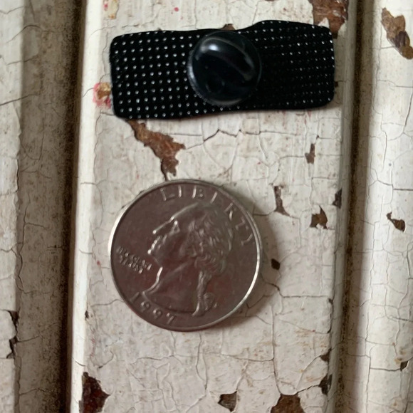 Brand new Stranger Things inspired enamel pin “I Believe” - Picture 3 of 3